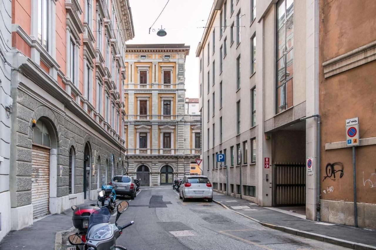 Elegante Appartamento Vicino Alla Stazione - Gold Triëst Buitenkant foto